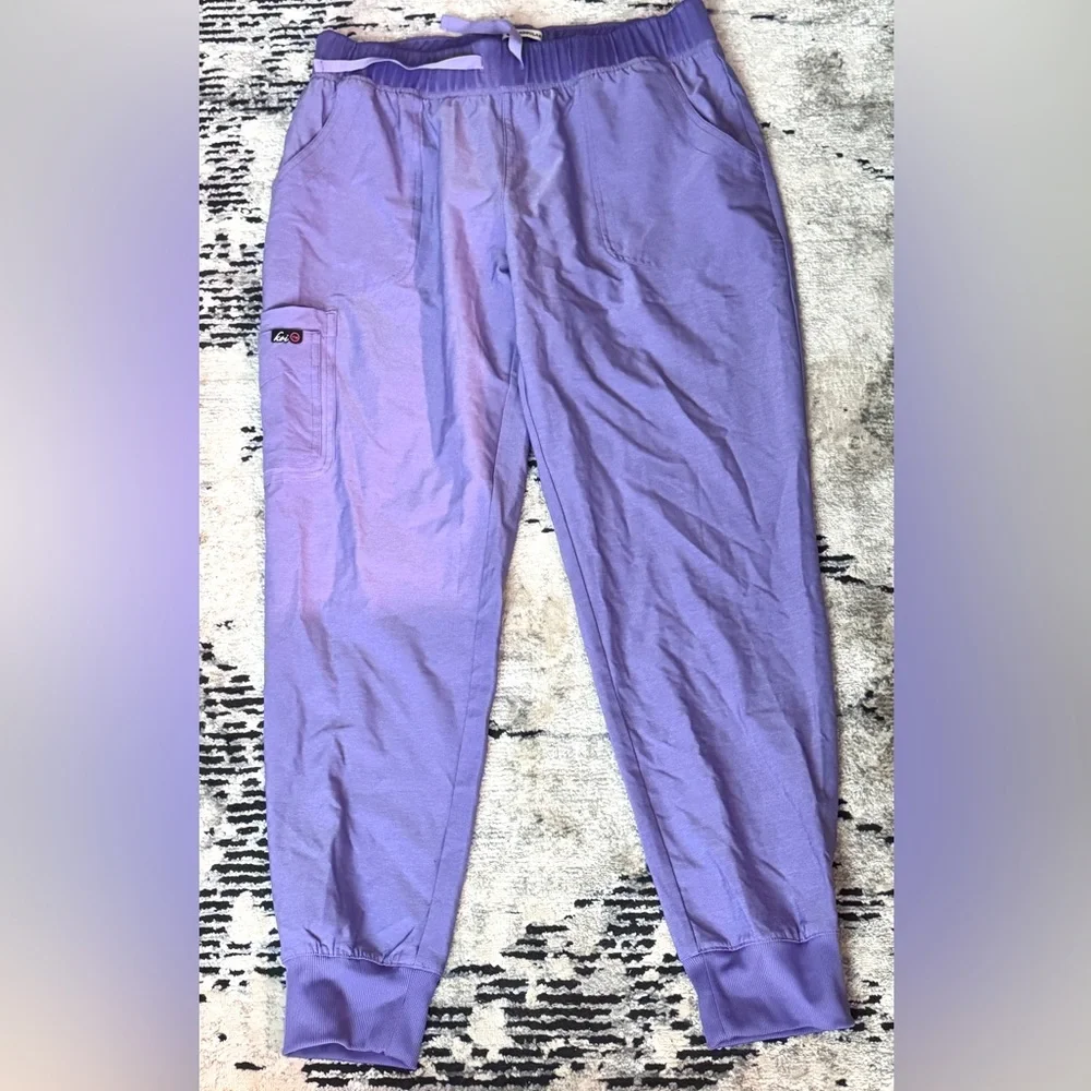 Women’s Scrub Top and Bottom - Picture 1 of 3